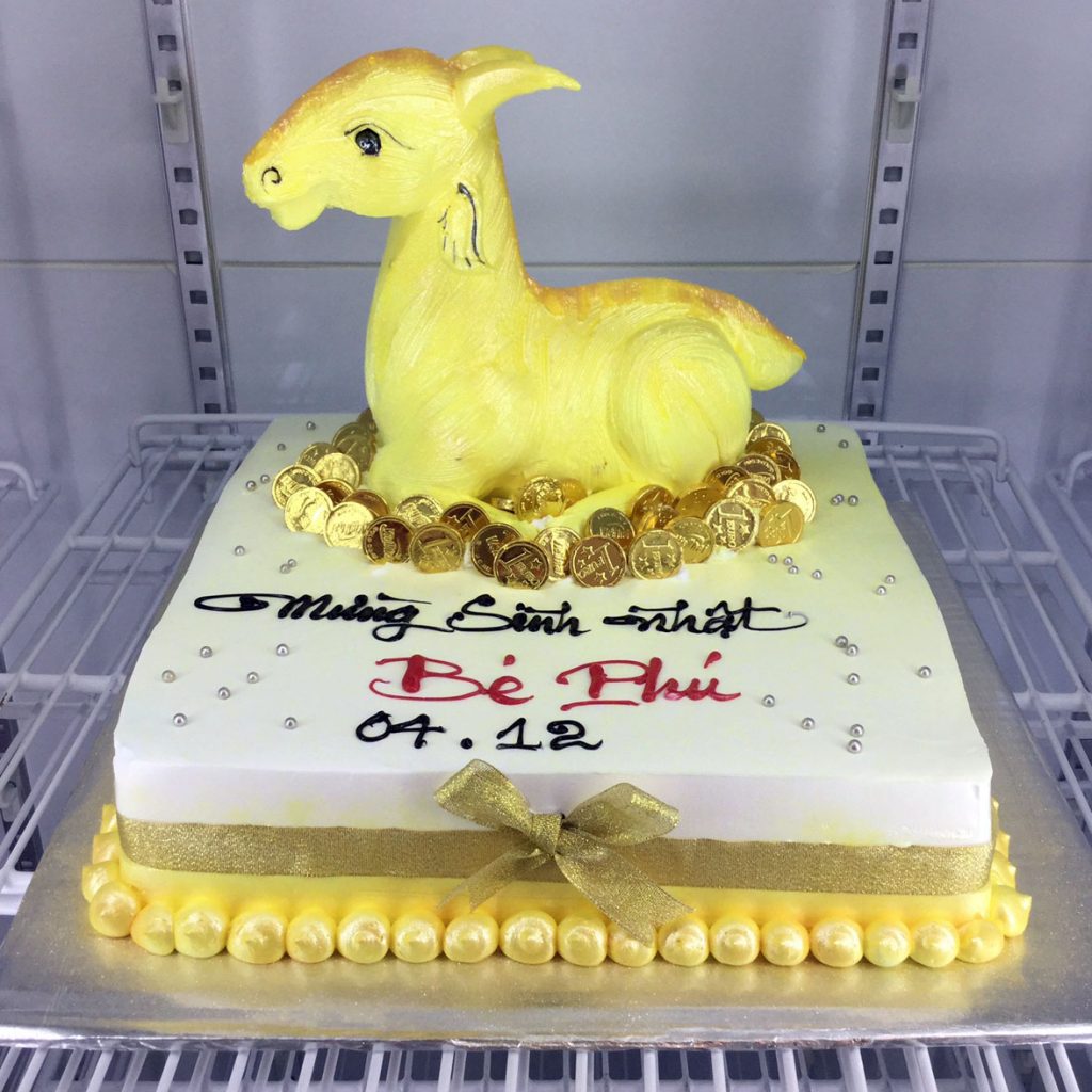 Bánh sinh nhật hình con dê cực độc đáo dành tặng bé trai tuổi Mùi!