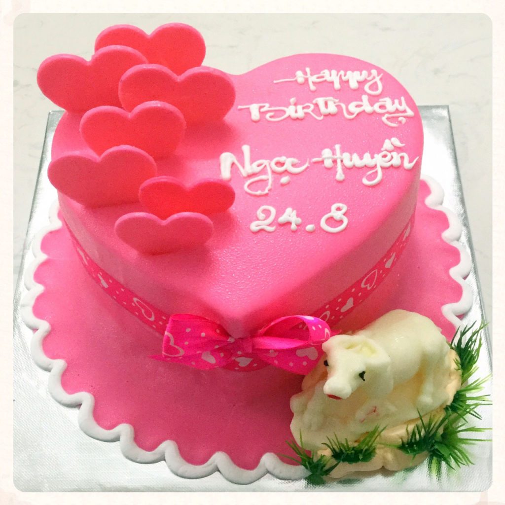 Bánh sinh nhật hình trái tim màu hồng yêu thương - Bánh Thiên Thần ...