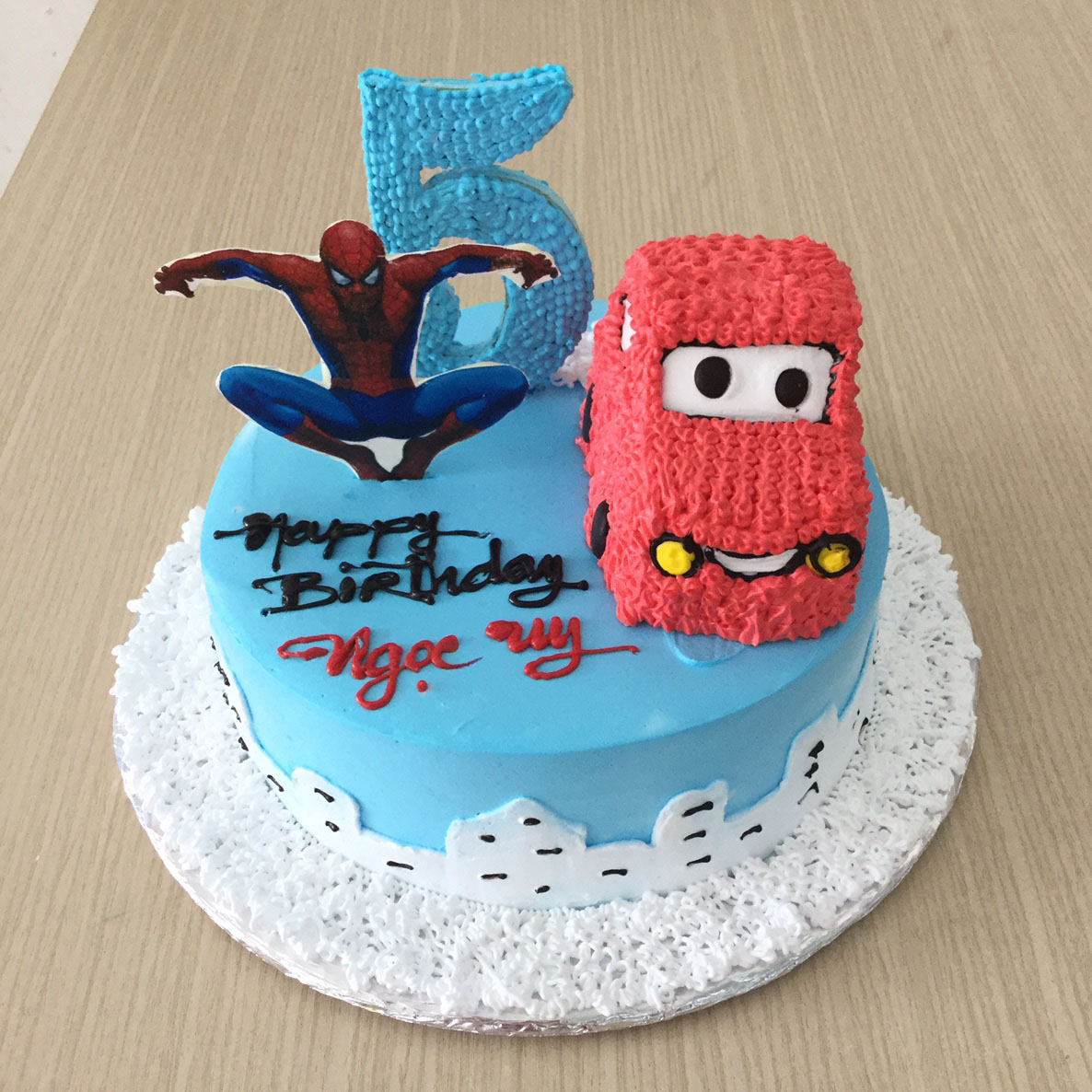 Bánh sinh nhật tạo hình 3d số 4 bắt hình siêu nhân người nhện và bánh nhỏ  độc đáo | Bánh Kem Ngộ Nghĩnh