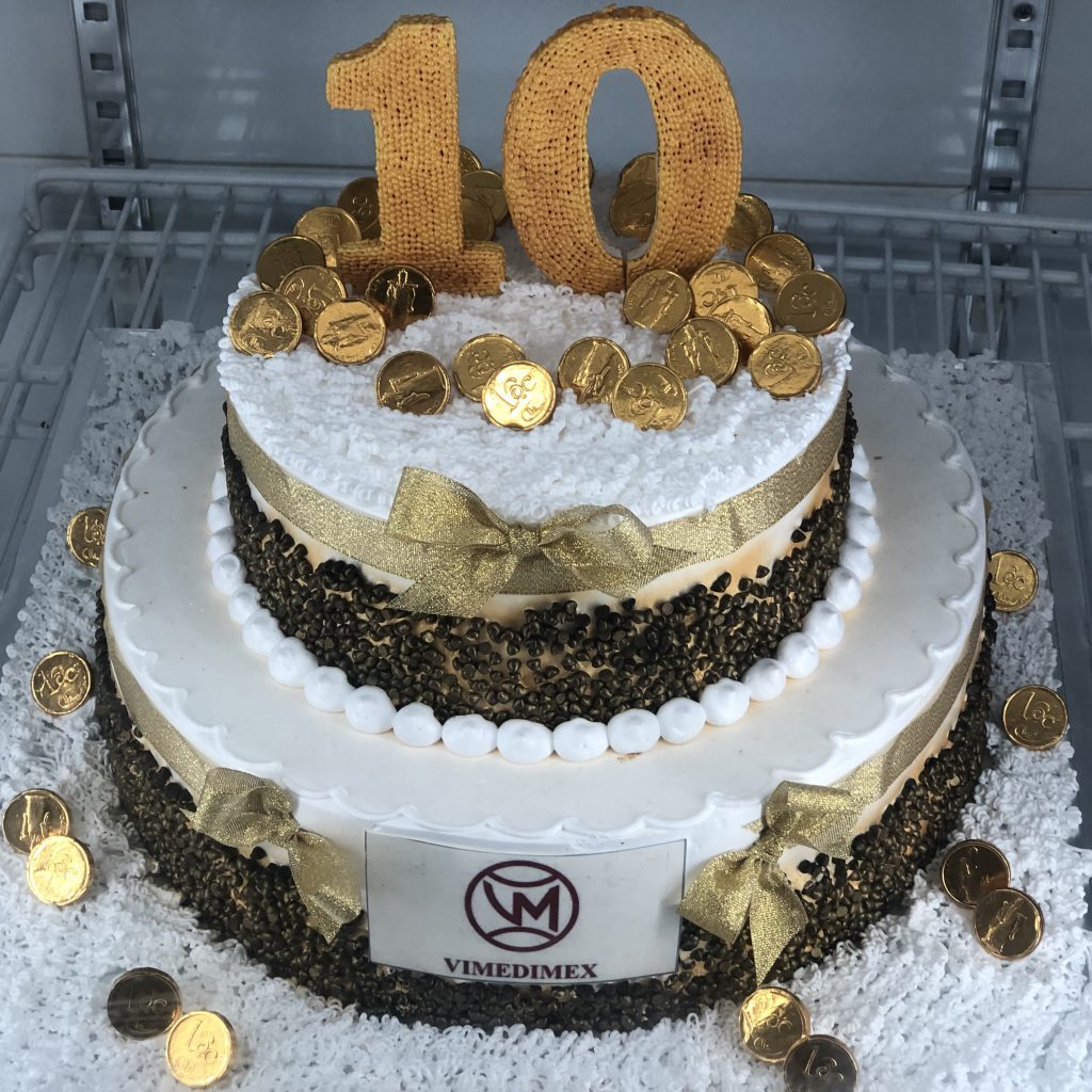 Bánh sinh nhật công ty hoa 3d vàng gold - Tiệm bánh MiaCake Đà Nẵng