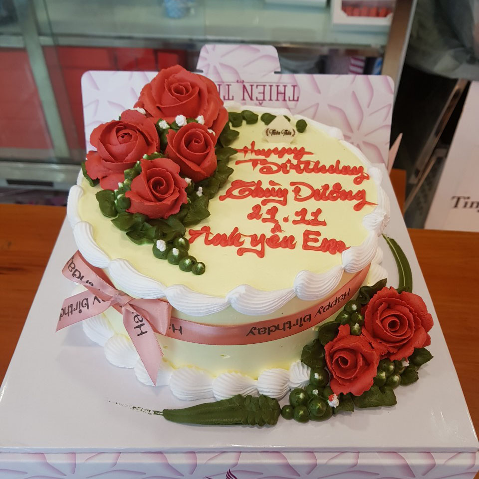 Bánh kem sinh nhật màu xanh hình những bông hoa màu hồng tinh tế và đẹp mắt   Bánh Thiên Thần  Chuyên nhận đặt bánh sinh nhật theo mẫu