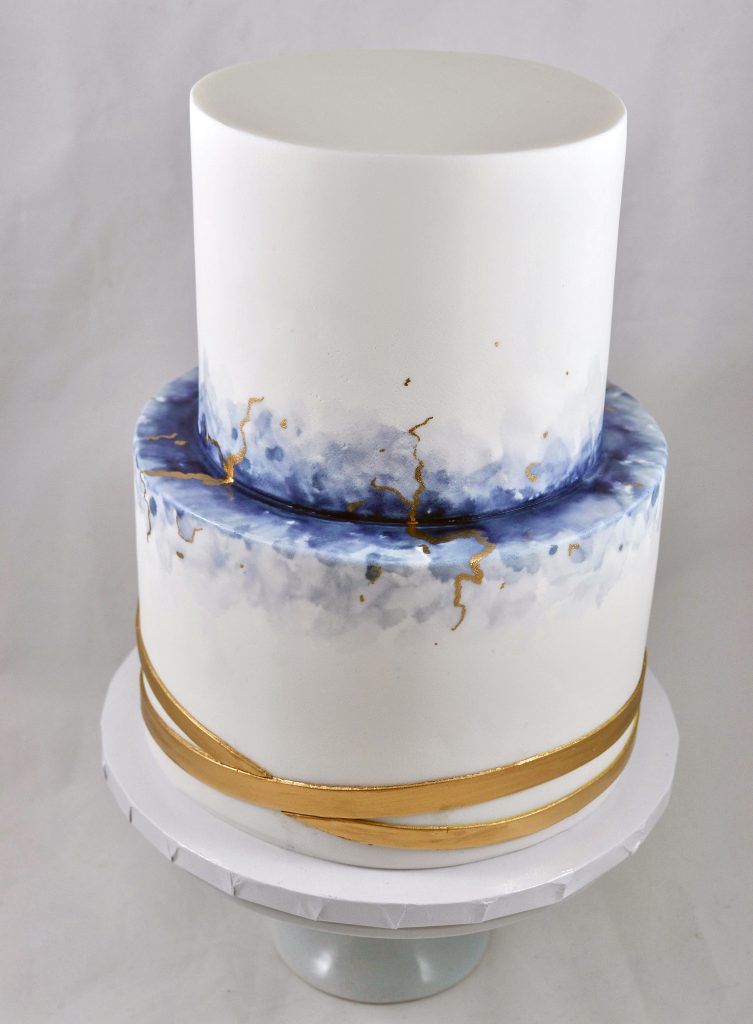 Bánh fondant 2 tầng màu trắng ấn tượng  Bánh Thiên Thần  Chuyên nhận đặt  bánh sinh nhật theo mẫu