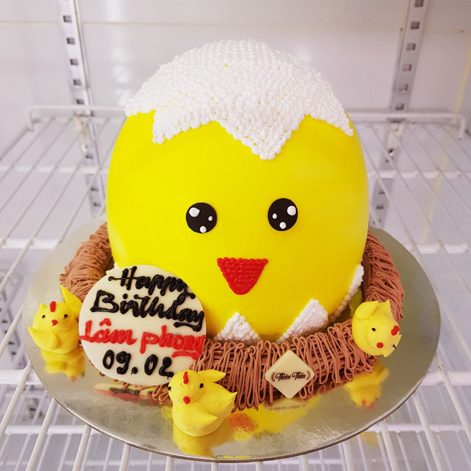 Bánh sinh nhật ngộ nghĩnh hình gà con nở trứng đáng yêu - Bánh Thiên Thần :  Chuyên nhận đặt bánh sinh nhật theo mẫu