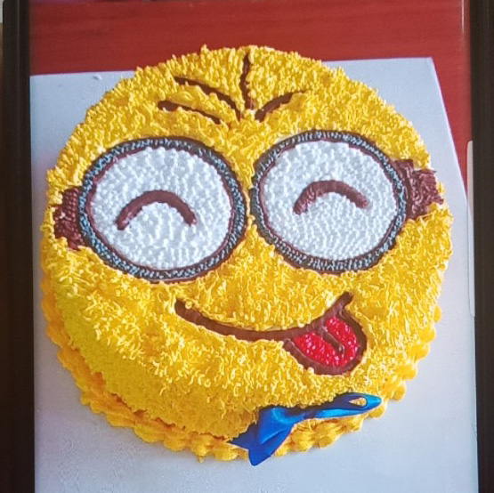 Bánh kem sợi mỳ hình gương mặt cười màu vàng hài hước - Bánh Thiên Thần :  Chuyên nhận đặt bánh sinh nhật theo mẫu