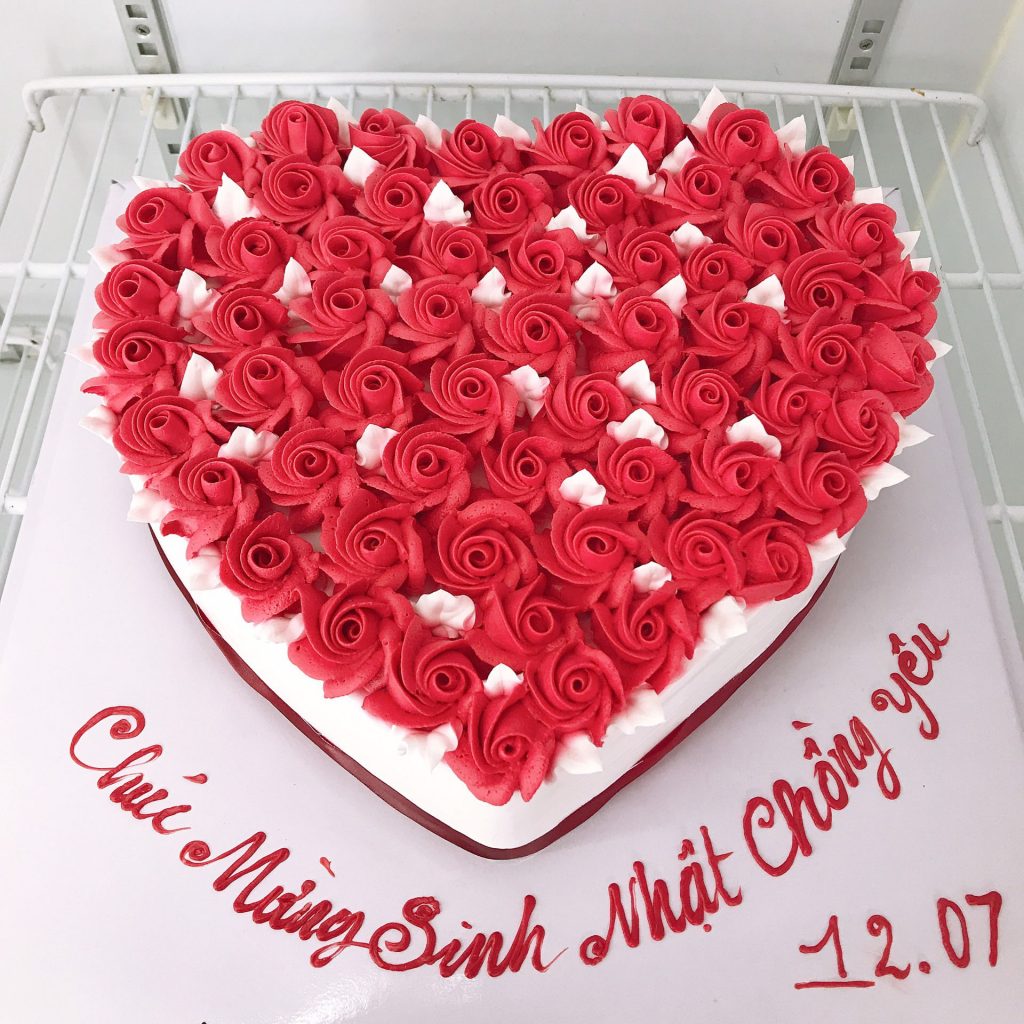 Bánh kem hình trái tim mừng sinh nhật chồng tạo hình hoa hồng đỏ 3d đẹp mắt  - Bánh Thiên Thần : Chuyên nhận đặt bánh sinh nhật theo mẫu