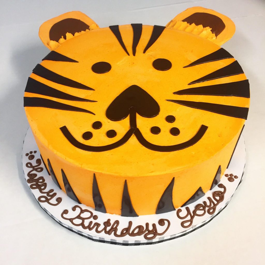 Bánh kem có hình con hổ đáng yêu cho bé trai tổ chức thôi nôi, sinh nhật