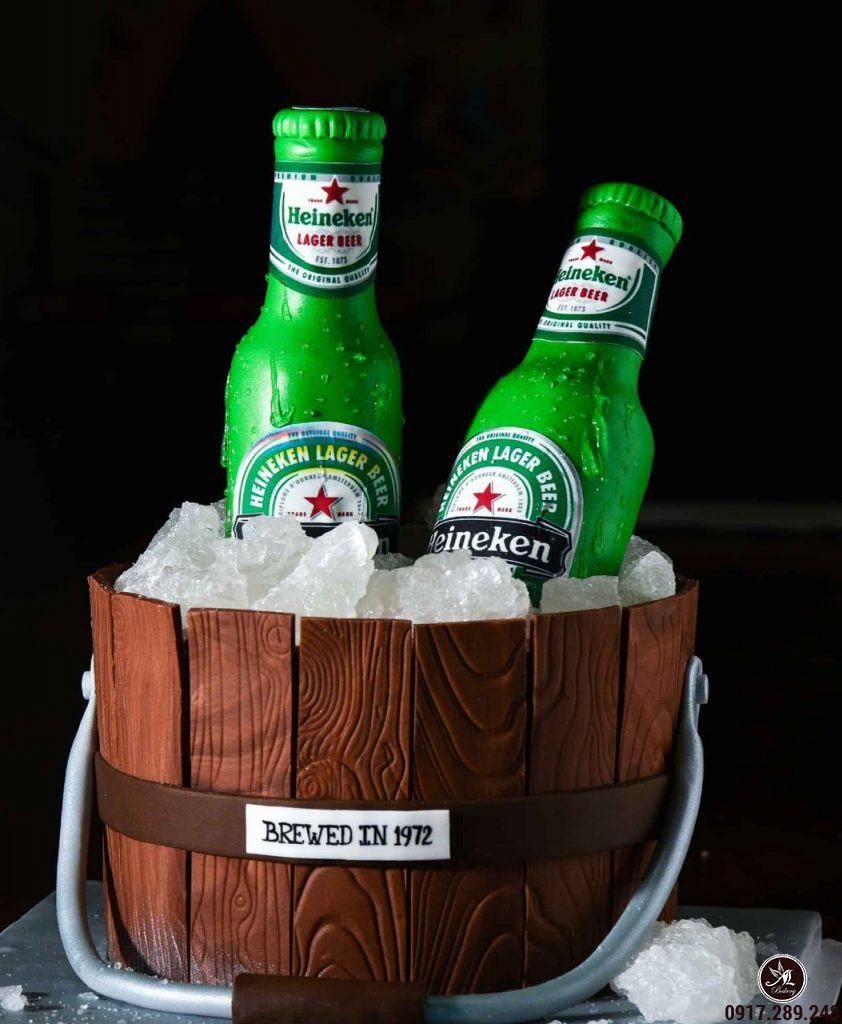 Bánh sinh nhật tạo hình chai bia Heniken trong thùng đá ấn tượng ...