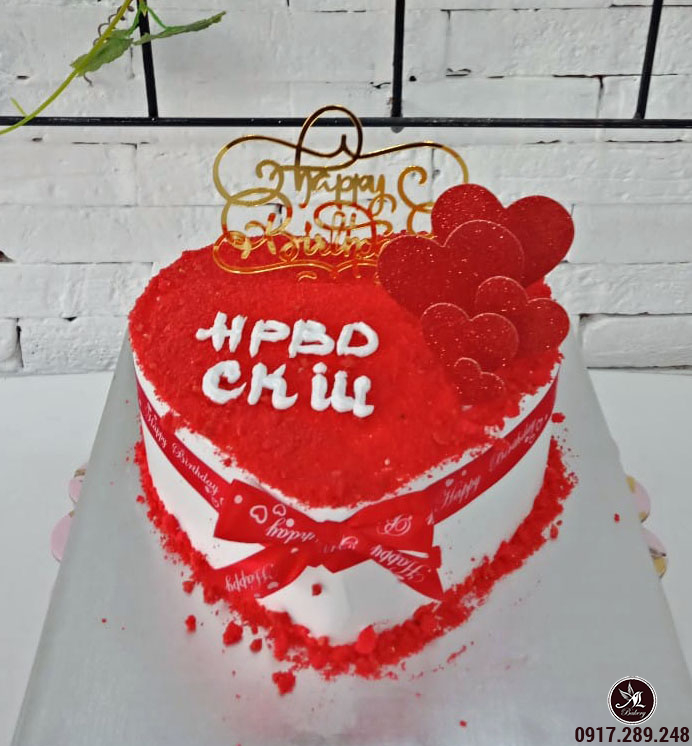 Mẫu bánh sinh nhật bắt hoa kem & đèn chữ LOVE - Tiệm bánh MiaCake Đà Nẵng