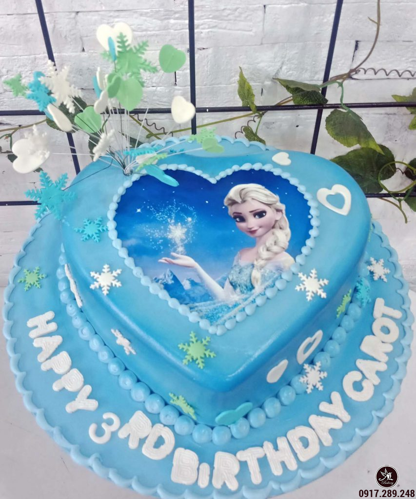 Bánh kem sinh nhật trái tim màu xanh in hình nàng Elsa tóc mây ...
