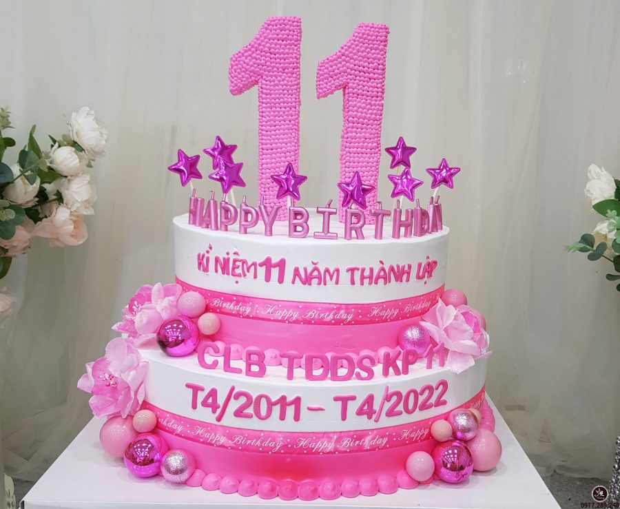 Bánh kem 2 tầng decor màu hồng phấn kỷ niệm 11 năm thành lập …